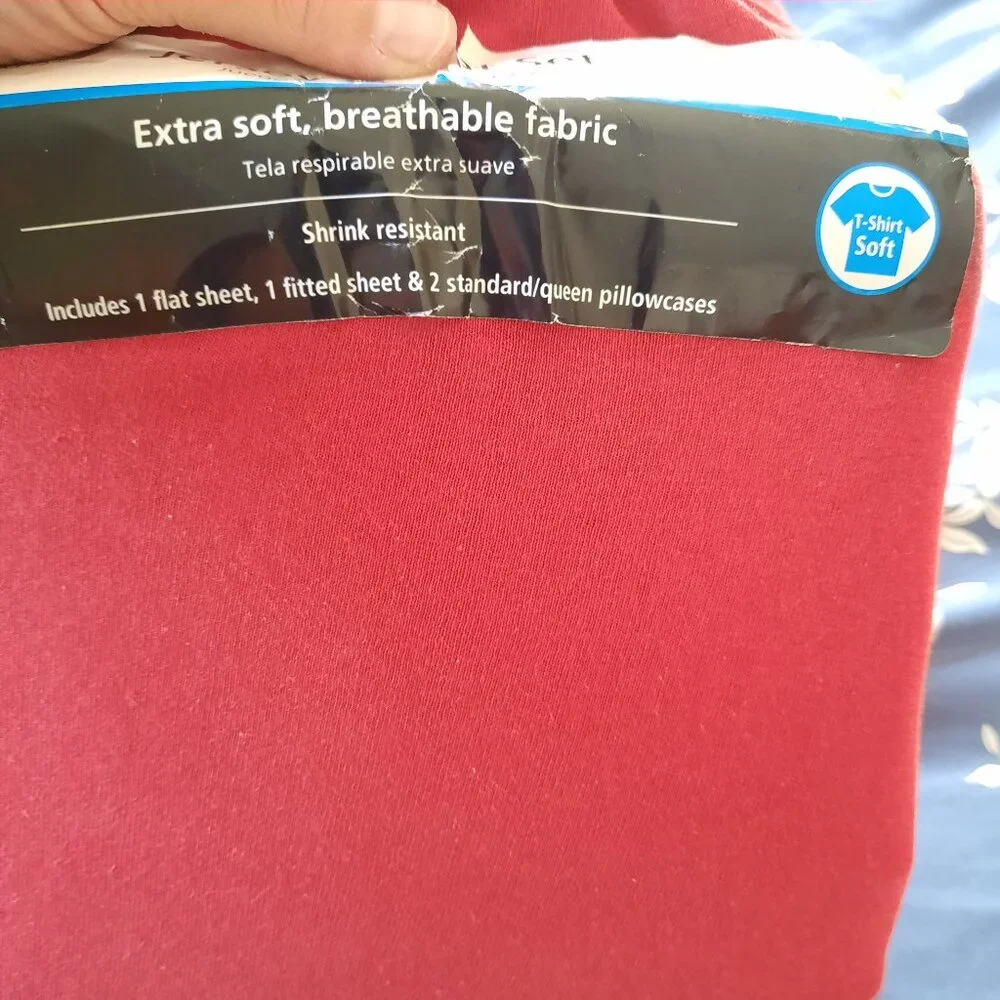 MAINSTAYS Jersey Knit Sheet Set NWT! - Red, Full Size Bed